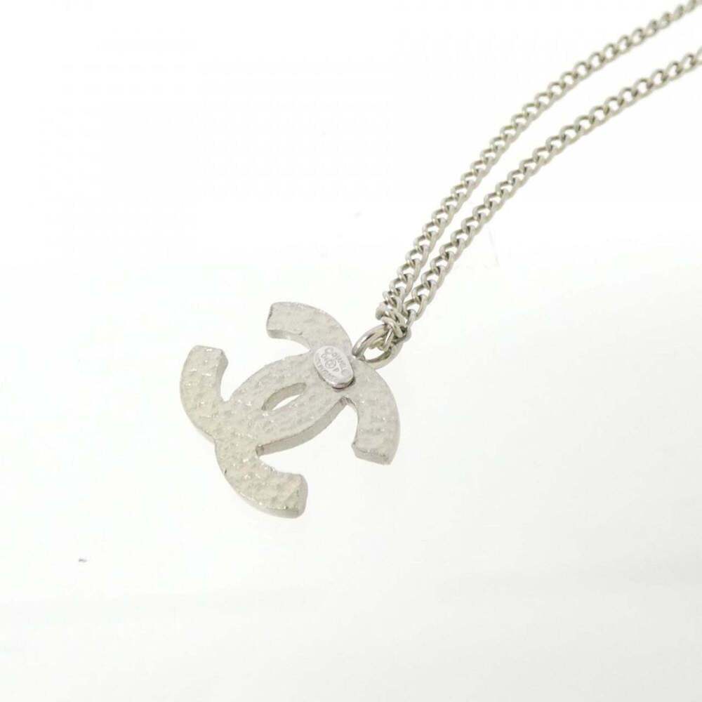 CHANEL Cream Necklace - Picture 3 of 5